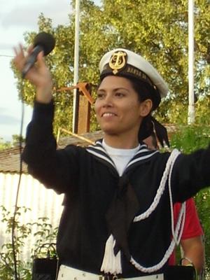 Cabo Verónica Lima, la cantante uniformada.