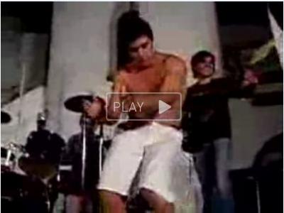 Un Edil Departamental frenteamplista floridense, hace strip-tease mientras tocan el tema musical A Don José